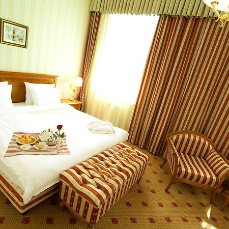 Grand Tien Shan Hotel Almati Szoba fotó