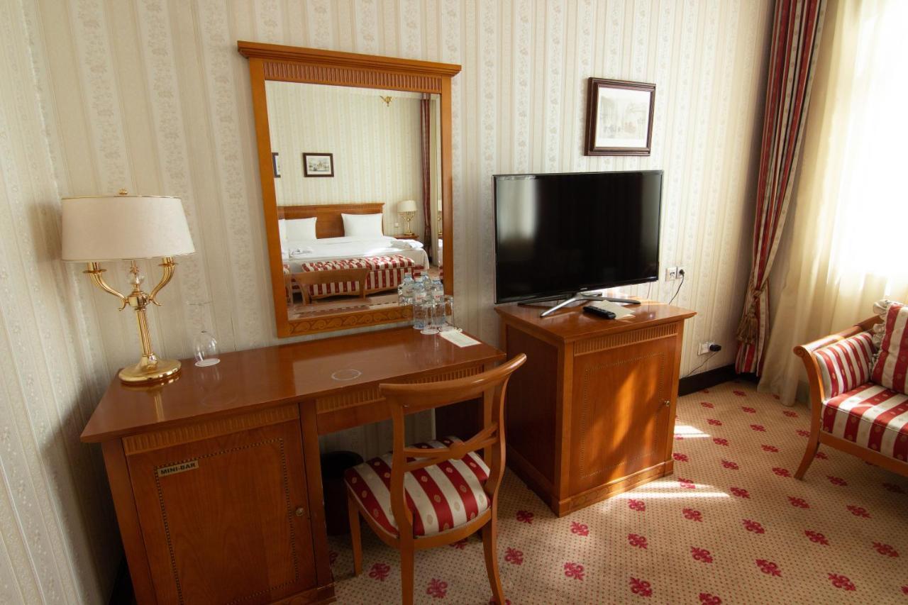Grand Tien Shan Hotel Almati Kültér fotó