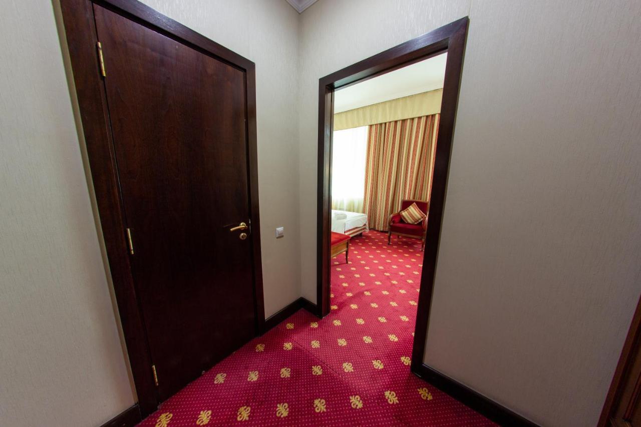 Grand Tien Shan Hotel Almati Kültér fotó