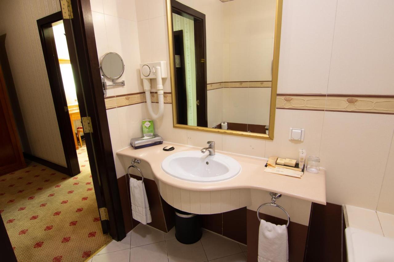 Grand Tien Shan Hotel Almati Kültér fotó
