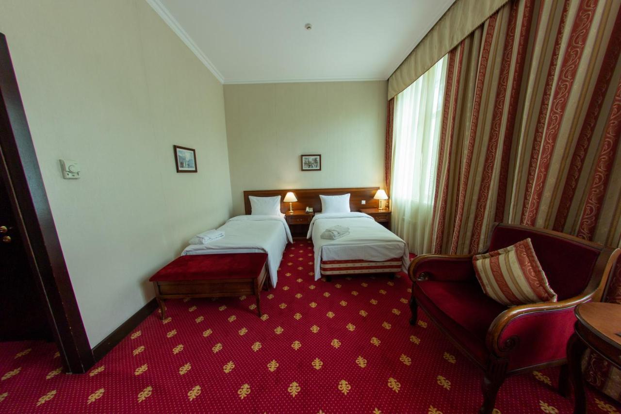 Grand Tien Shan Hotel Almati Kültér fotó