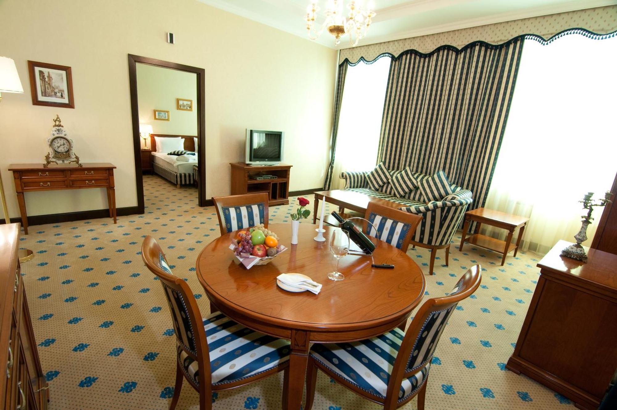 Grand Tien Shan Hotel Almati Kültér fotó