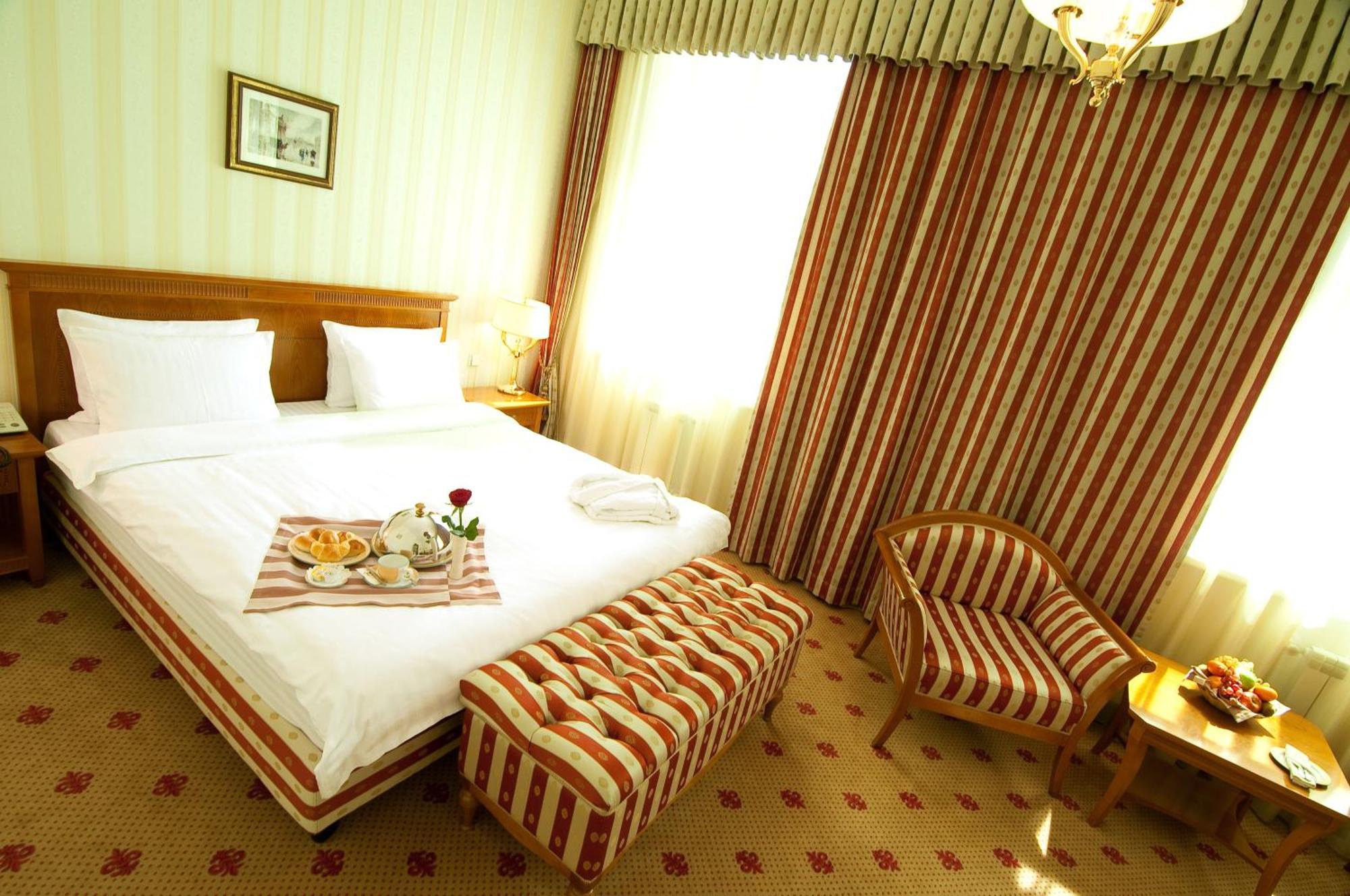Grand Tien Shan Hotel Almati Szoba fotó