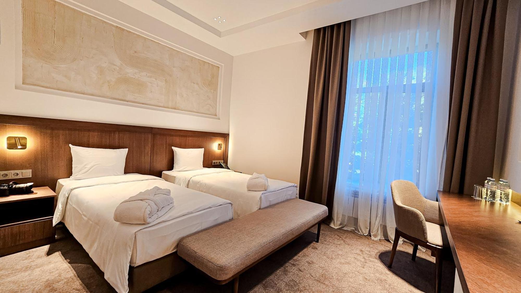 Grand Tien Shan Hotel Almati Kültér fotó