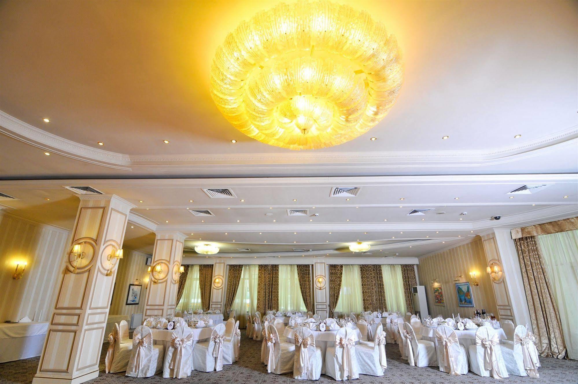 Grand Tien Shan Hotel Almati Étterem fotó
